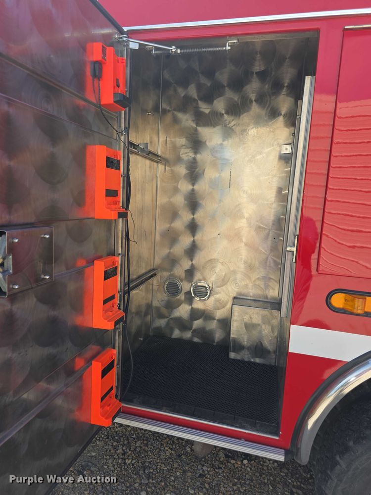 image for item EF3647 2006 GMC C5500 rescue vehicle