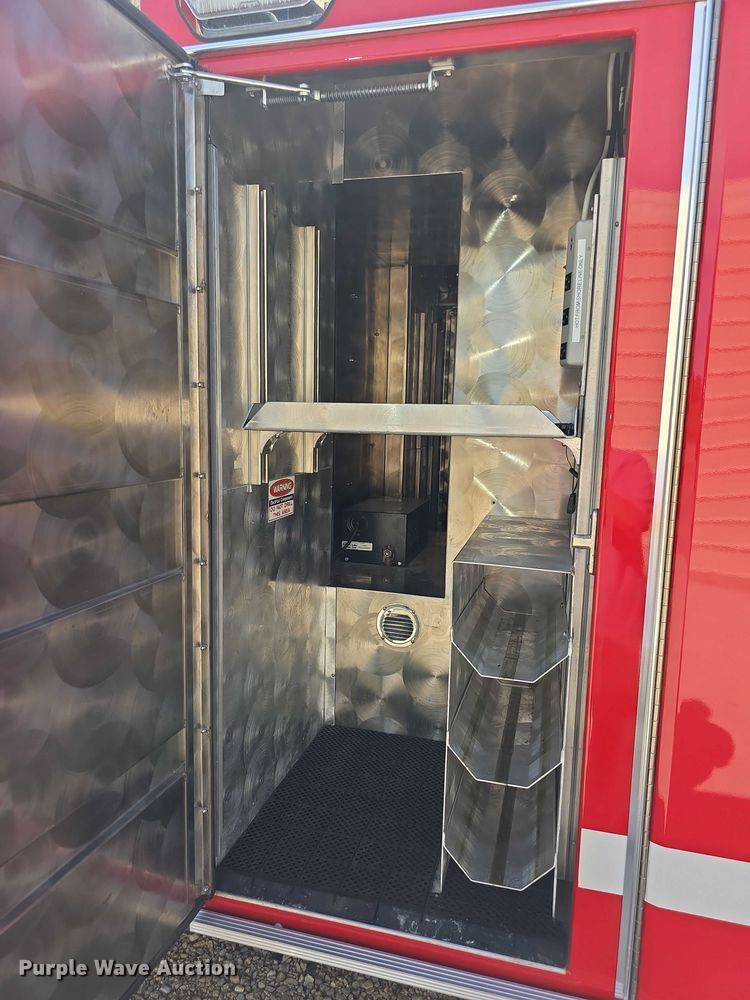 image for item EF3647 2006 GMC C5500 rescue vehicle