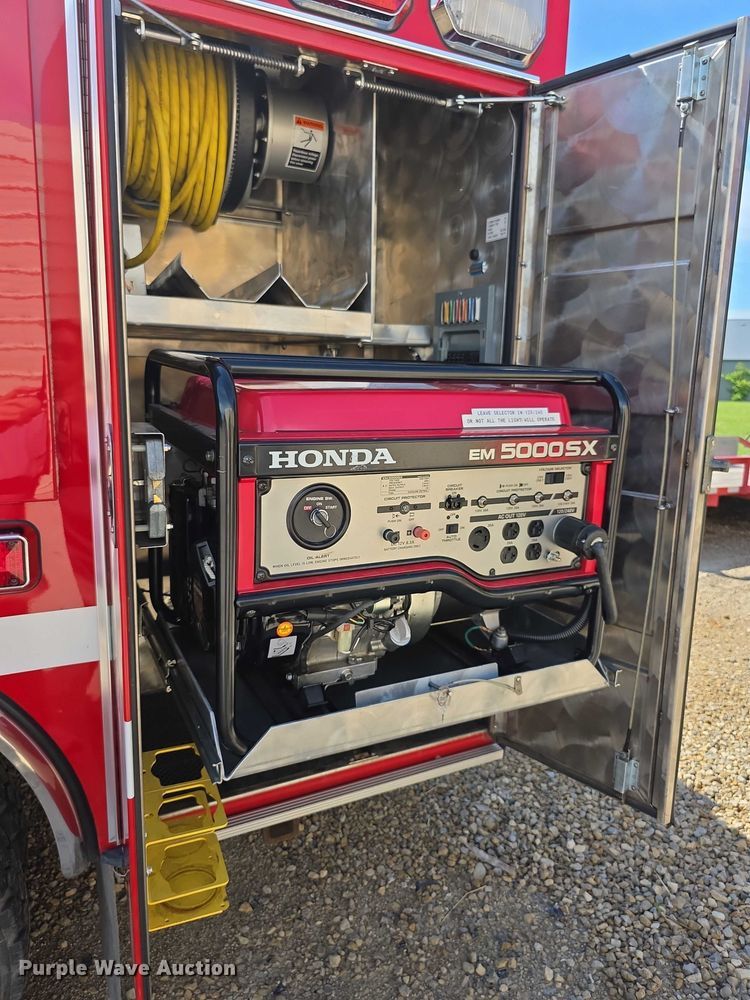 image for item EF3647 2006 GMC C5500 rescue vehicle