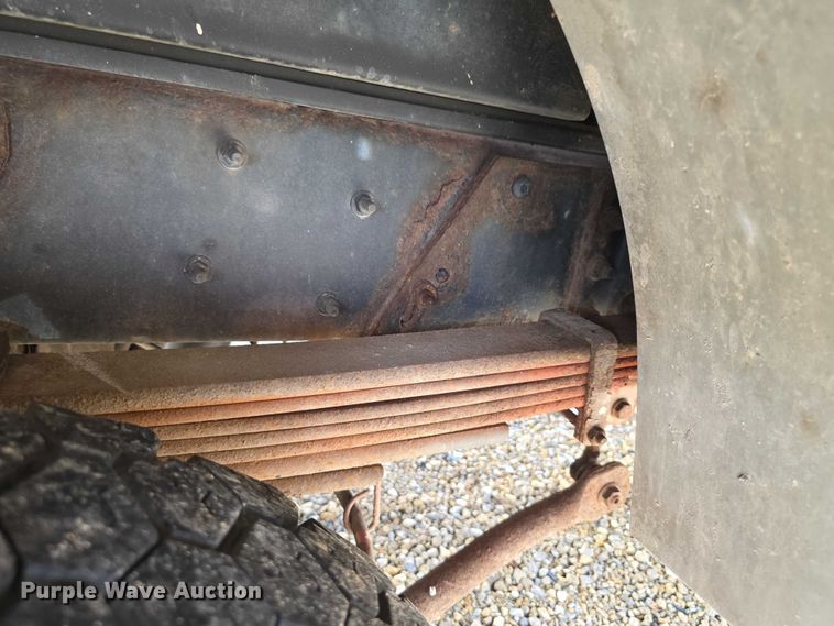 image for item EF3647 2006 GMC C5500 rescue vehicle