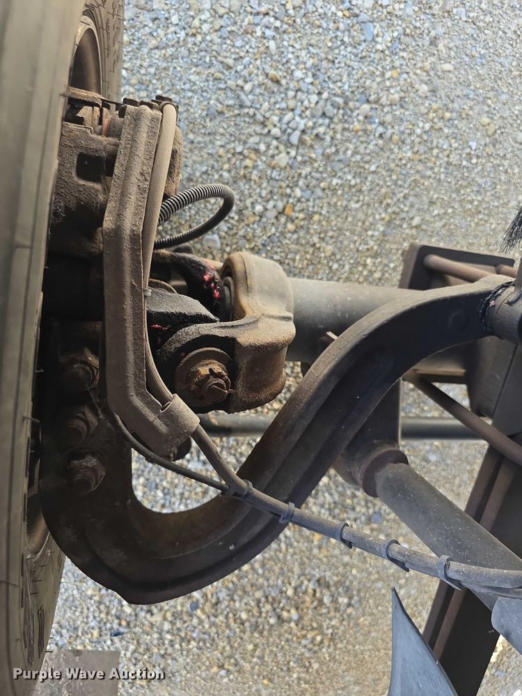 image for item EF3647 2006 GMC C5500 rescue vehicle