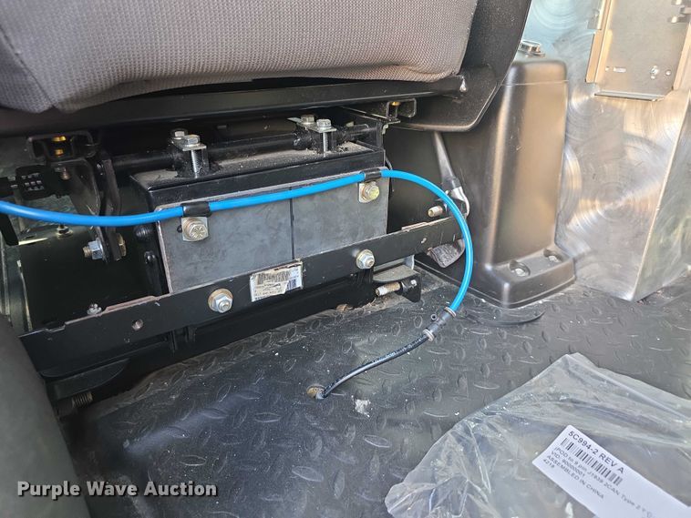 image for item EF3647 2006 GMC C5500 rescue vehicle