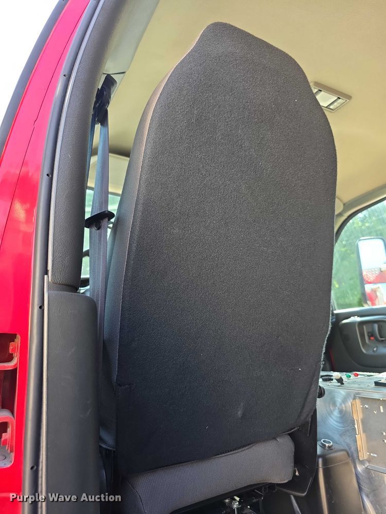 image for item EF3647 2006 GMC C5500 rescue vehicle