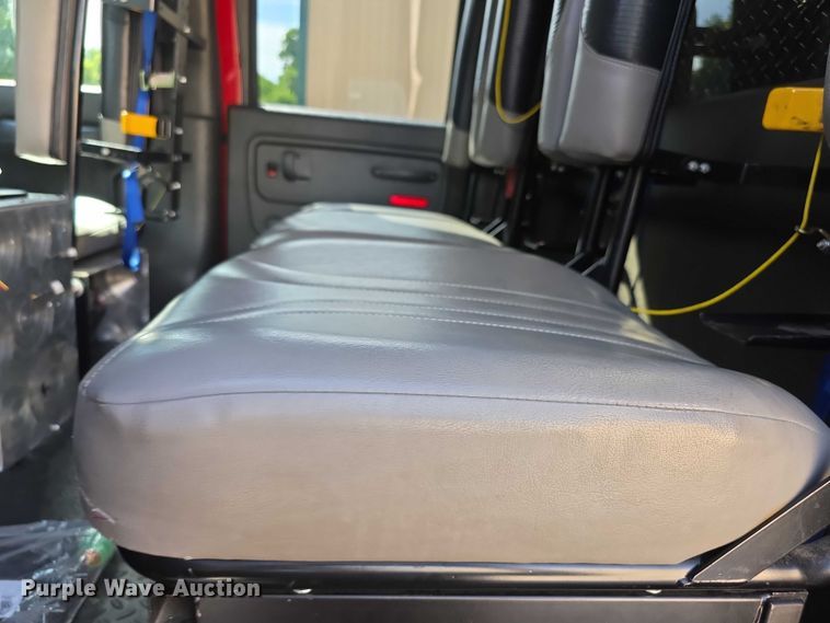 image for item EF3647 2006 GMC C5500 rescue vehicle