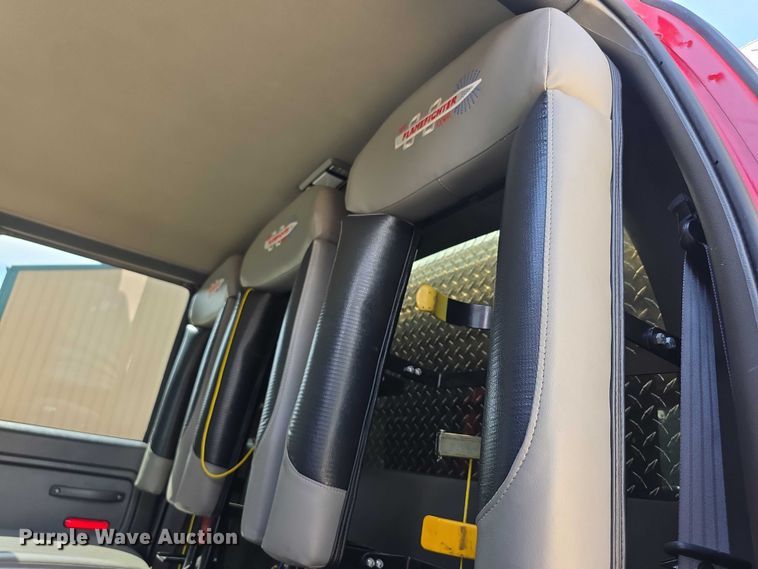 image for item EF3647 2006 GMC C5500 rescue vehicle