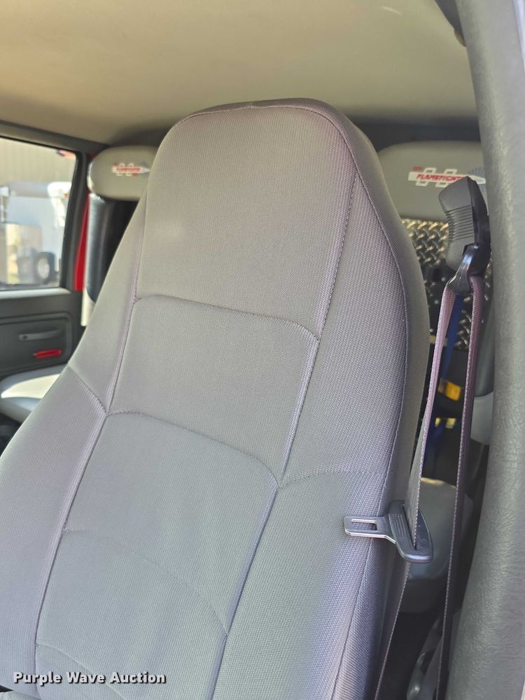 image for item EF3647 2006 GMC C5500 rescue vehicle