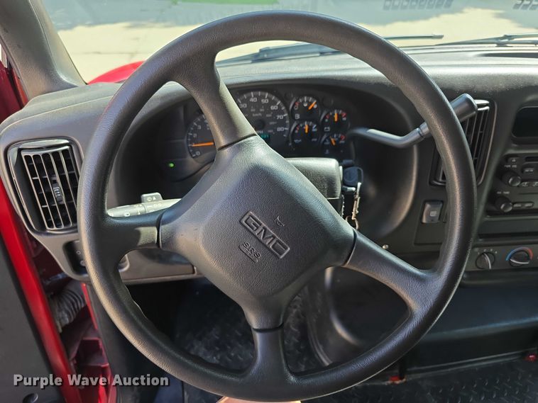 image for item EF3647 2006 GMC C5500 rescue vehicle