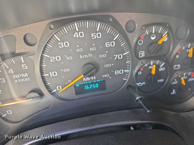 image for item EF3647 2006 GMC C5500 rescue vehicle