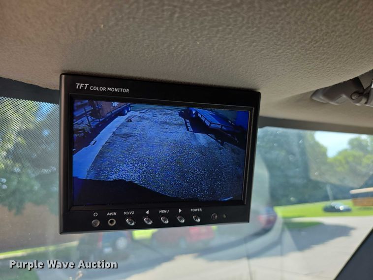 image for item EF3647 2006 GMC C5500 rescue vehicle