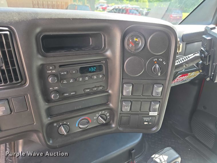 image for item EF3647 2006 GMC C5500 rescue vehicle