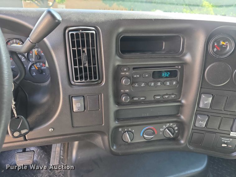 image for item EF3647 2006 GMC C5500 rescue vehicle