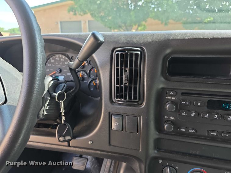 image for item EF3647 2006 GMC C5500 rescue vehicle