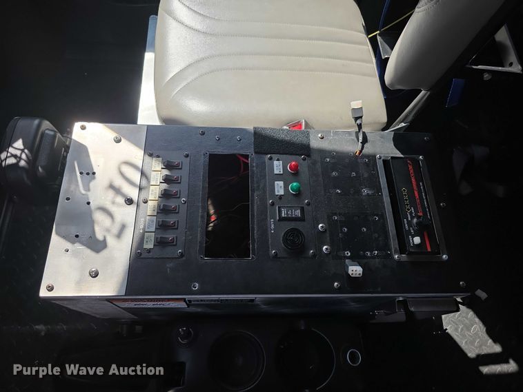 image for item EF3647 2006 GMC C5500 rescue vehicle