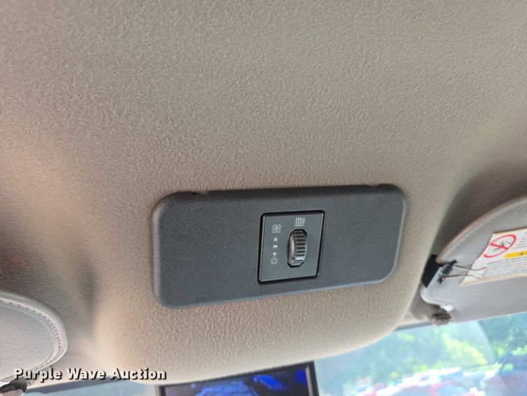 image for item EF3647 2006 GMC C5500 rescue vehicle