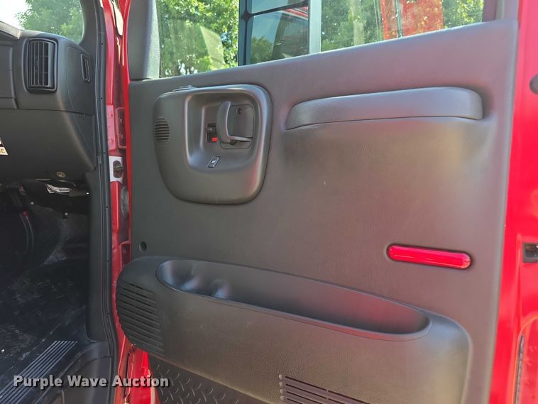 image for item EF3647 2006 GMC C5500 rescue vehicle