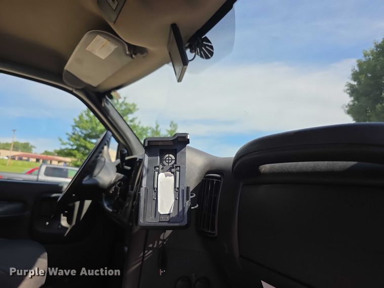 image for item EF3647 2006 GMC C5500 rescue vehicle