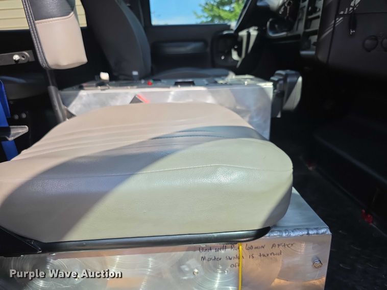 image for item EF3647 2006 GMC C5500 rescue vehicle