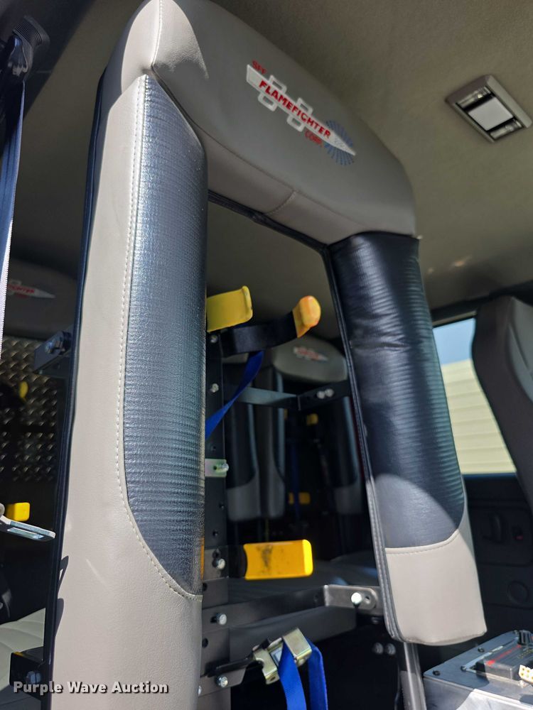 image for item EF3647 2006 GMC C5500 rescue vehicle