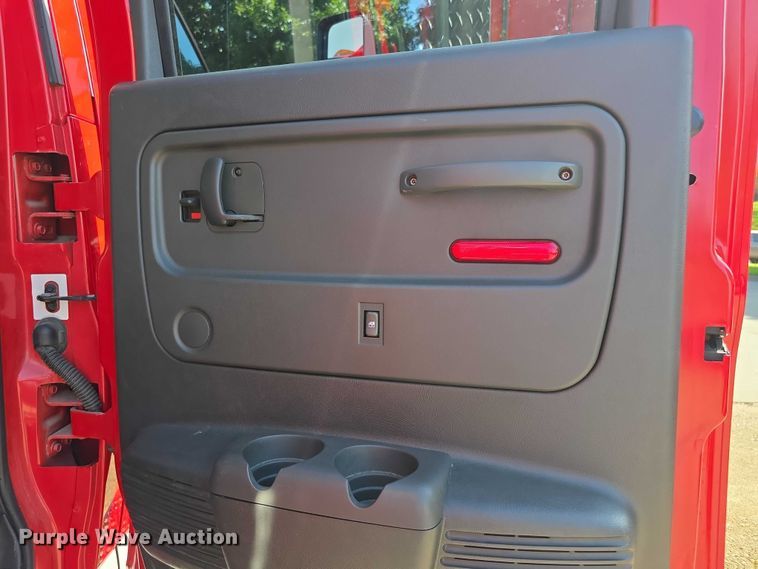 image for item EF3647 2006 GMC C5500 rescue vehicle