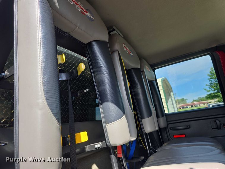 image for item EF3647 2006 GMC C5500 rescue vehicle