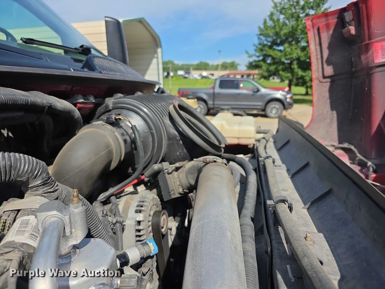 image for item EF3647 2006 GMC C5500 rescue vehicle