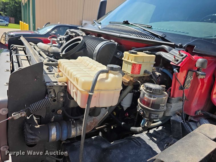 image for item EF3647 2006 GMC C5500 rescue vehicle