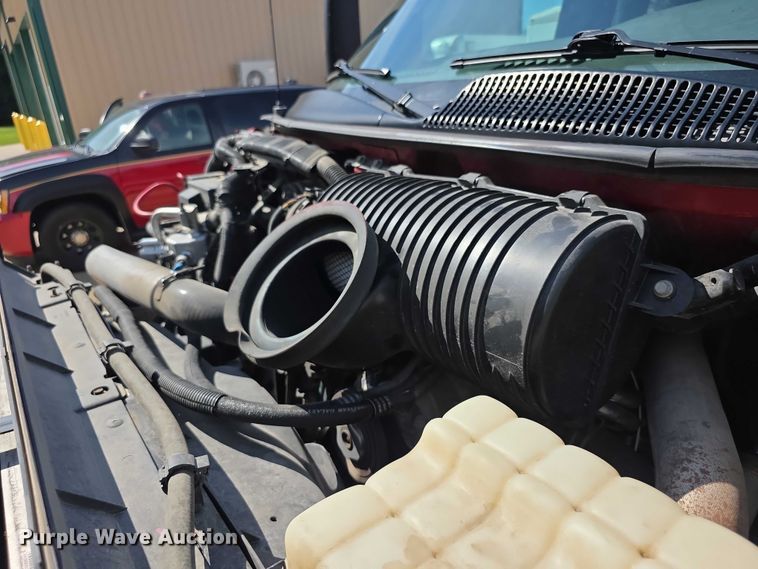 image for item EF3647 2006 GMC C5500 rescue vehicle