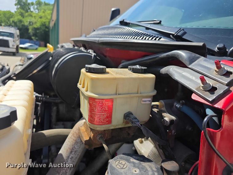 image for item EF3647 2006 GMC C5500 rescue vehicle