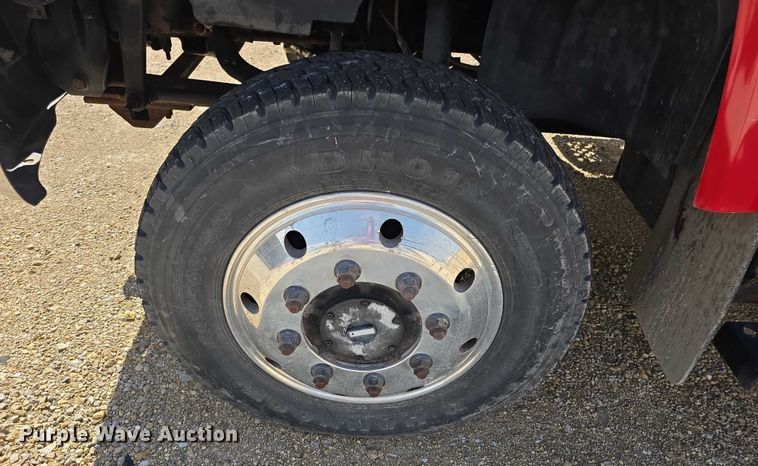 image for item EF3647 2006 GMC C5500 rescue vehicle