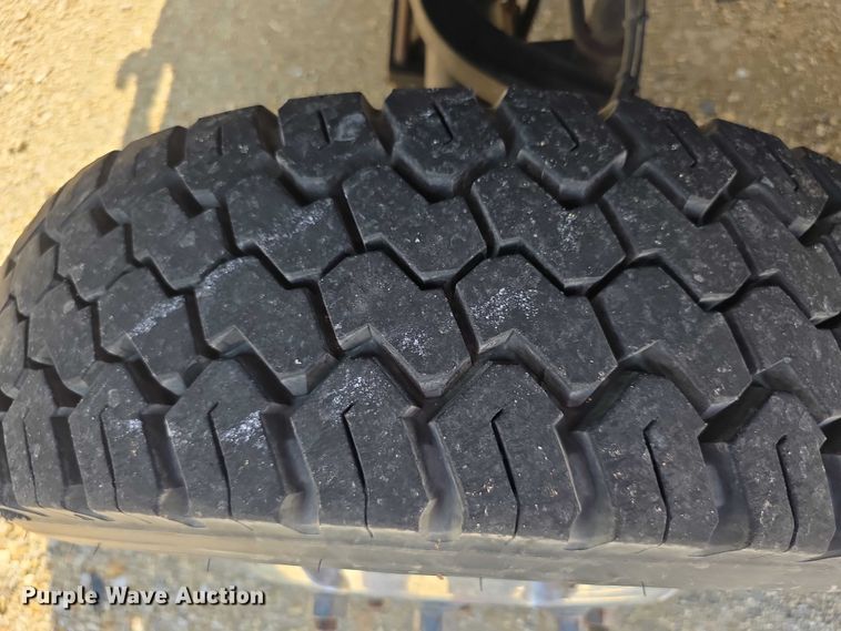 image for item EF3647 2006 GMC C5500 rescue vehicle