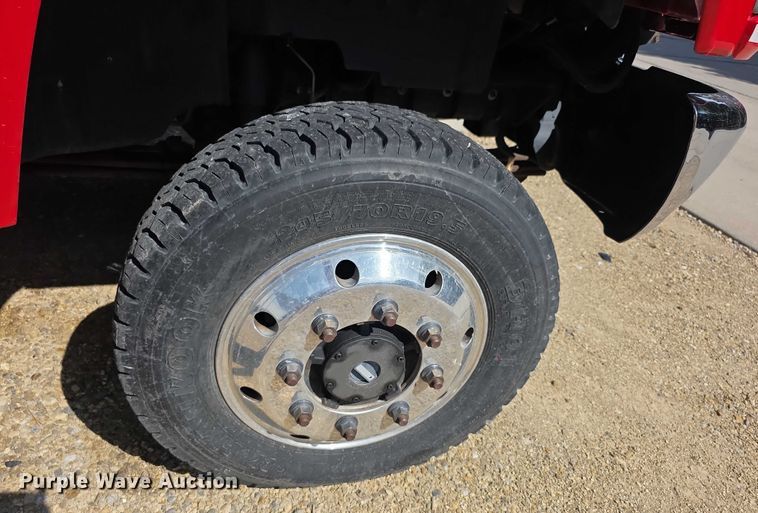 image for item EF3647 2006 GMC C5500 rescue vehicle