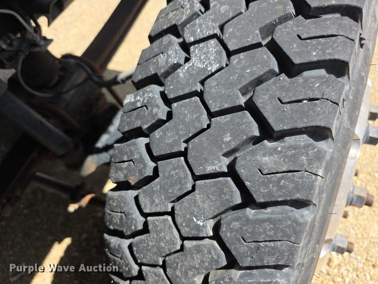 image for item EF3647 2006 GMC C5500 rescue vehicle