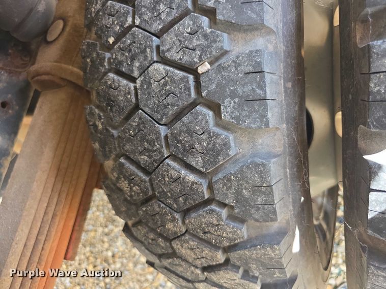 image for item EF3647 2006 GMC C5500 rescue vehicle