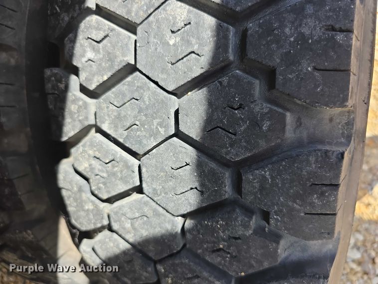 image for item EF3647 2006 GMC C5500 rescue vehicle