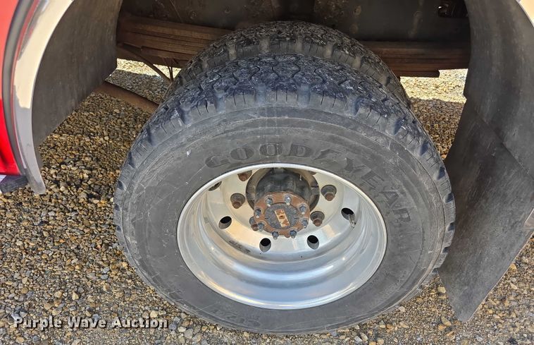 image for item EF3647 2006 GMC C5500 rescue vehicle