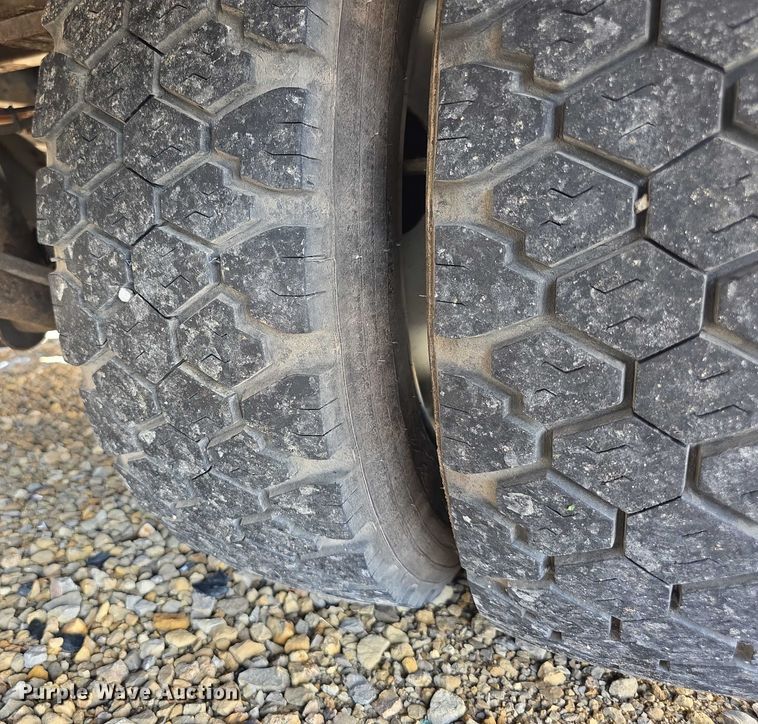 image for item EF3647 2006 GMC C5500 rescue vehicle