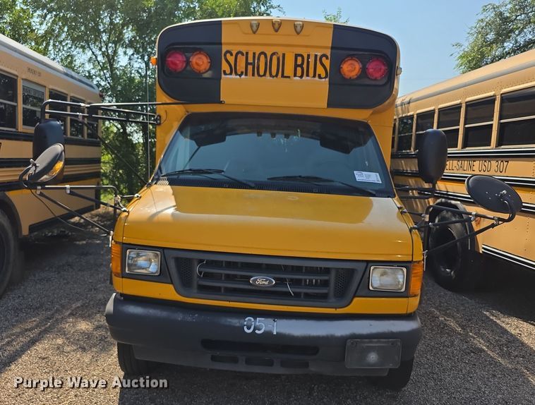image for item EF3653 2005 Ford  E450 Super Duty  school bus