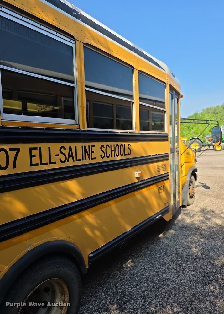 image for item EF3653 2005 Ford  E450 Super Duty  school bus
