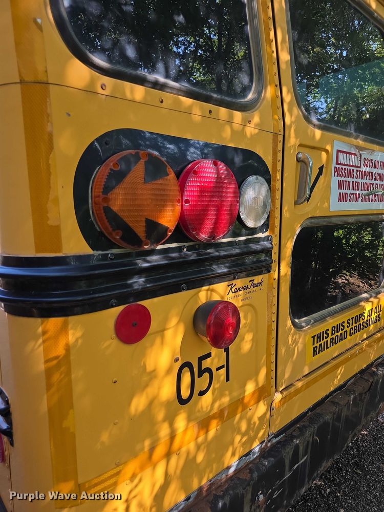 image for item EF3653 2005 Ford  E450 Super Duty  school bus