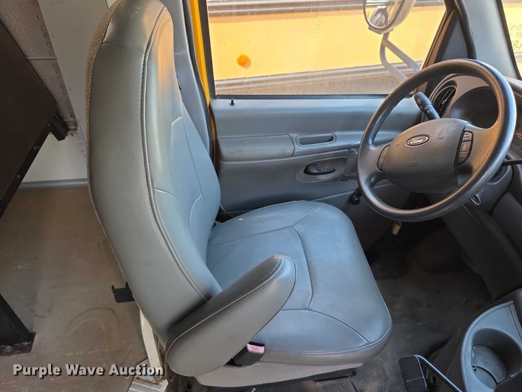 image for item EF3653 2005 Ford  E450 Super Duty  school bus