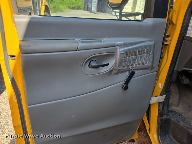 image for item EF3653 2005 Ford  E450 Super Duty  school bus