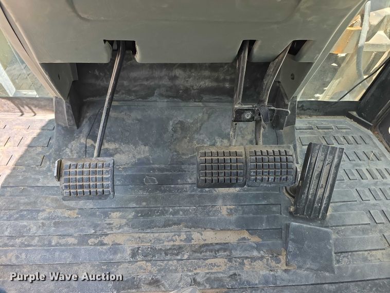 image for item EF3656 Challenger T455B tractor