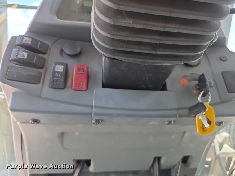 image for item EF3656 Challenger T455B tractor