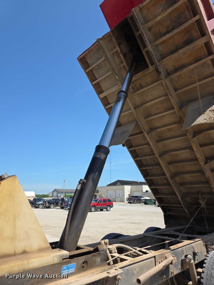 image for item EF3658 2006 Sterling L-Line dump truck