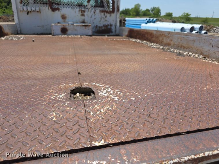 image for item EF3673 1999 Chevrolet C6500 dump flatbed truck