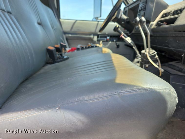 image for item EF3673 1999 Chevrolet C6500 dump flatbed truck