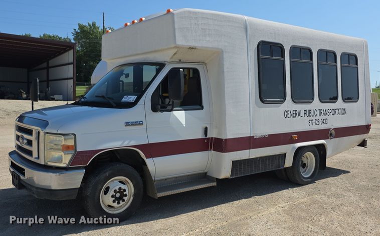 image for item EF3674 2010 Ford E350 Super Duty shuttle bus