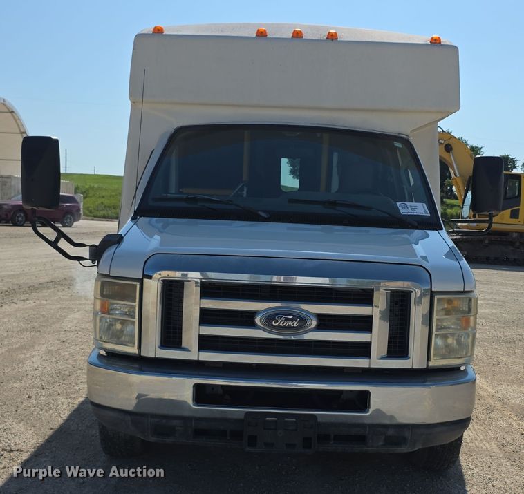 image for item EF3674 2010 Ford E350 Super Duty shuttle bus