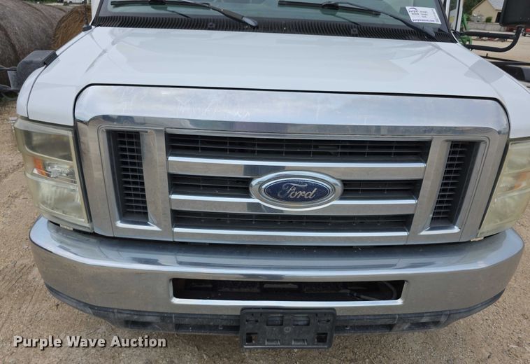 image for item EF3674 2010 Ford E350 Super Duty shuttle bus