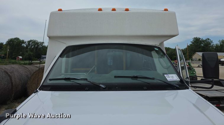 image for item EF3674 2010 Ford E350 Super Duty shuttle bus